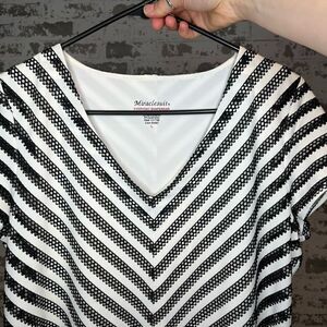 Miracle suit | women black and white knitted short sleeve top